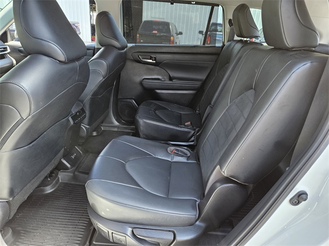 2022 Toyota Highlander XLE photo 9