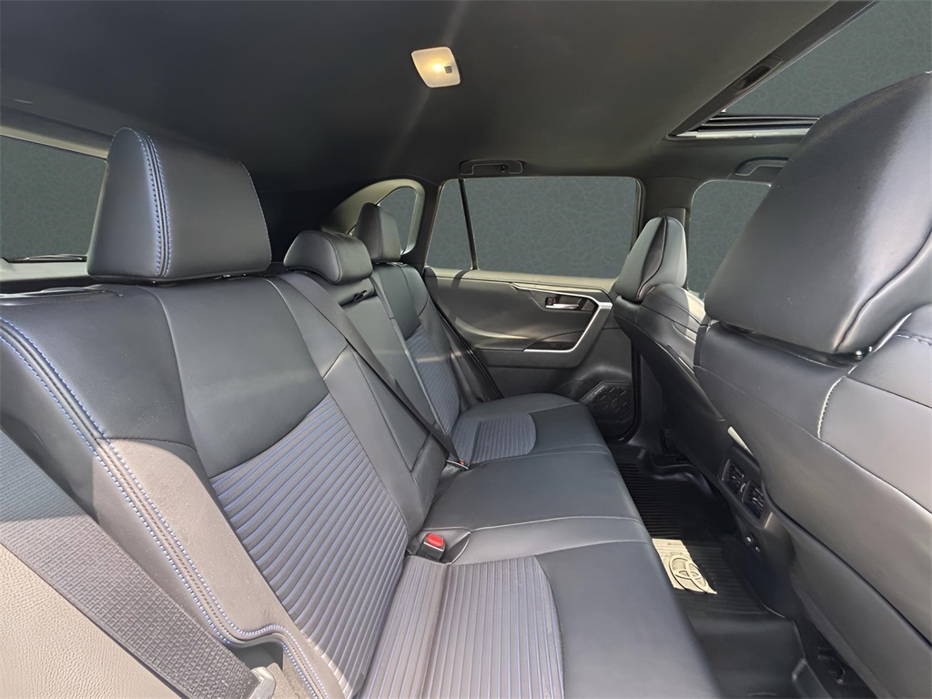 2022 Toyota RAV4 Hybrid XSE photo 15