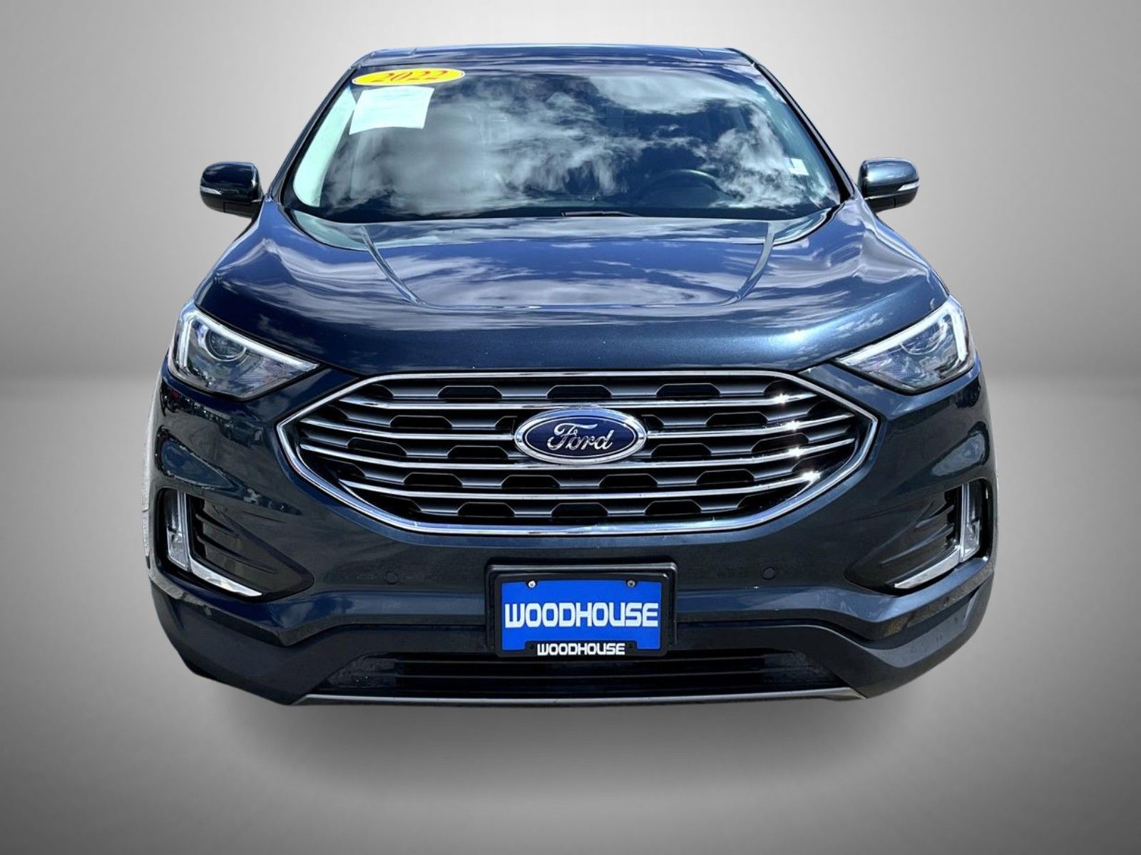 2022 Ford Edge Titanium photo 2
