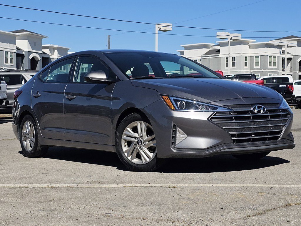 2019 Hyundai Elantra SEL photo 2