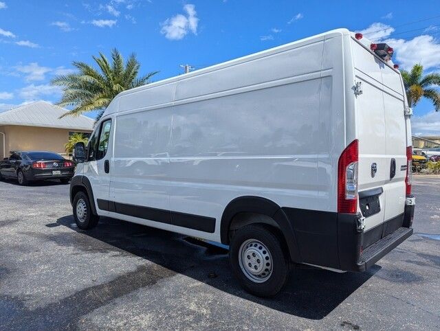 2025 Ram 3500 Tradesman photo 2