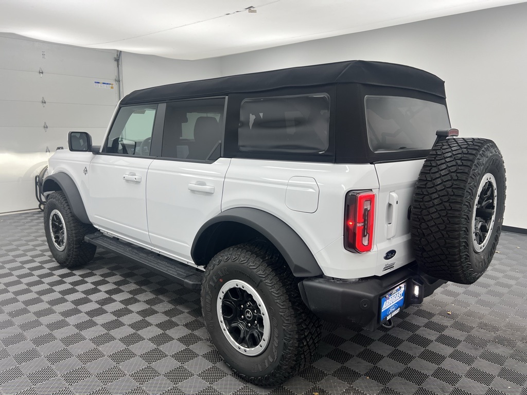 2024 Ford Bronco Outer Banks photo 5
