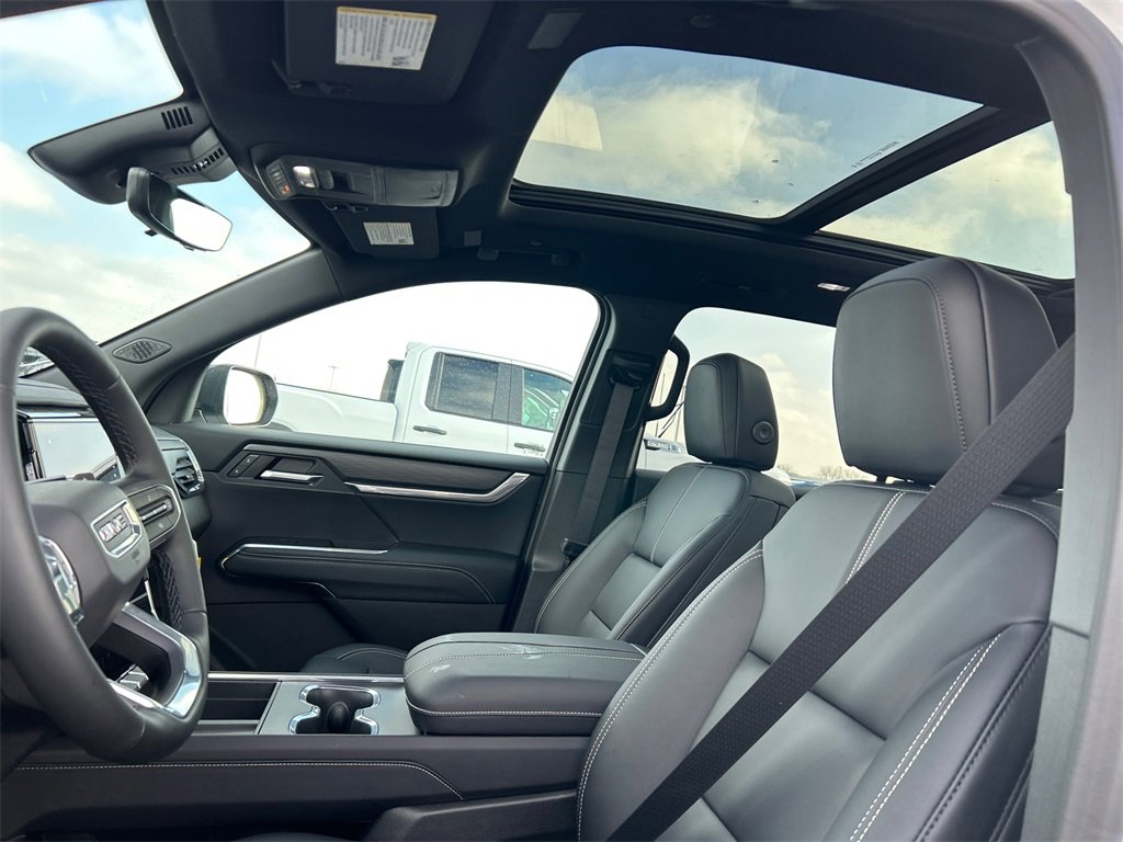 2026 GMC ACADIA - Image 14