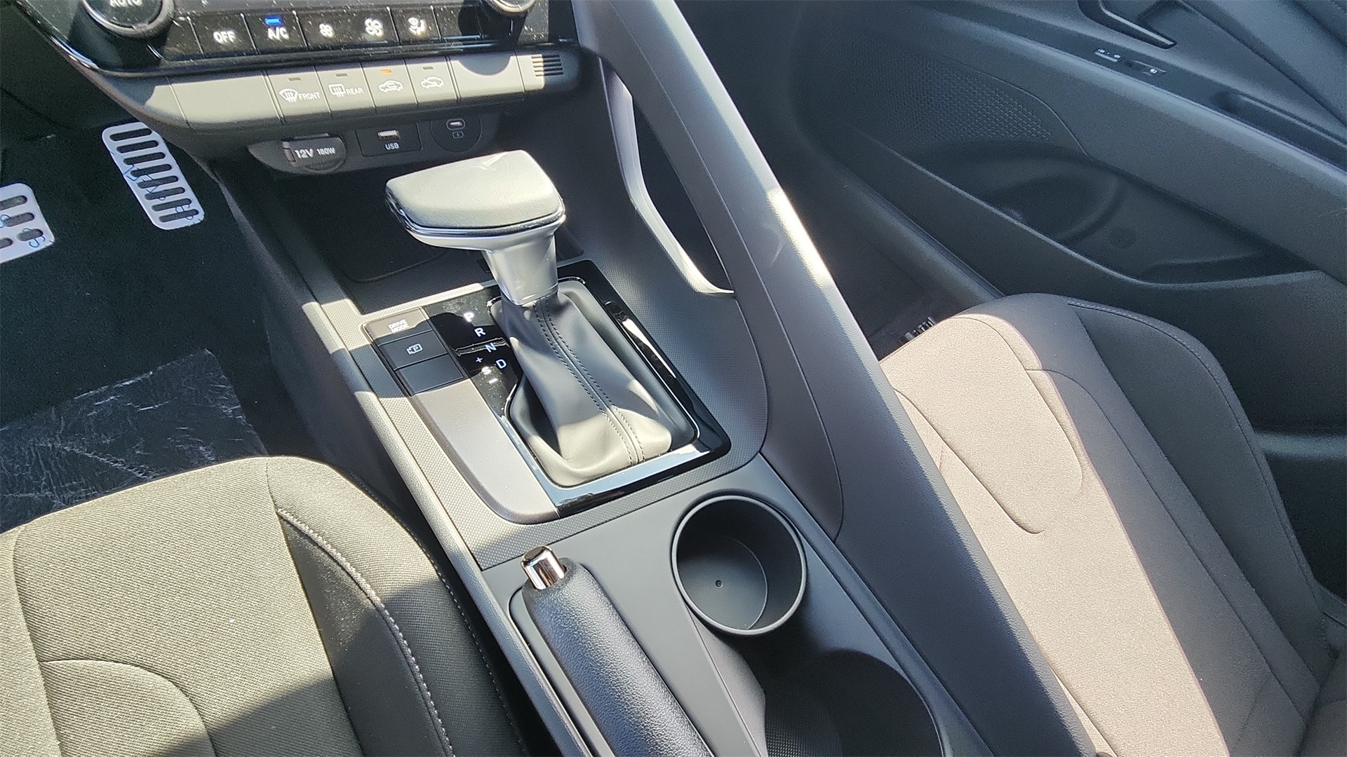 2025 Hyundai Elantra SEL Sport photo 17