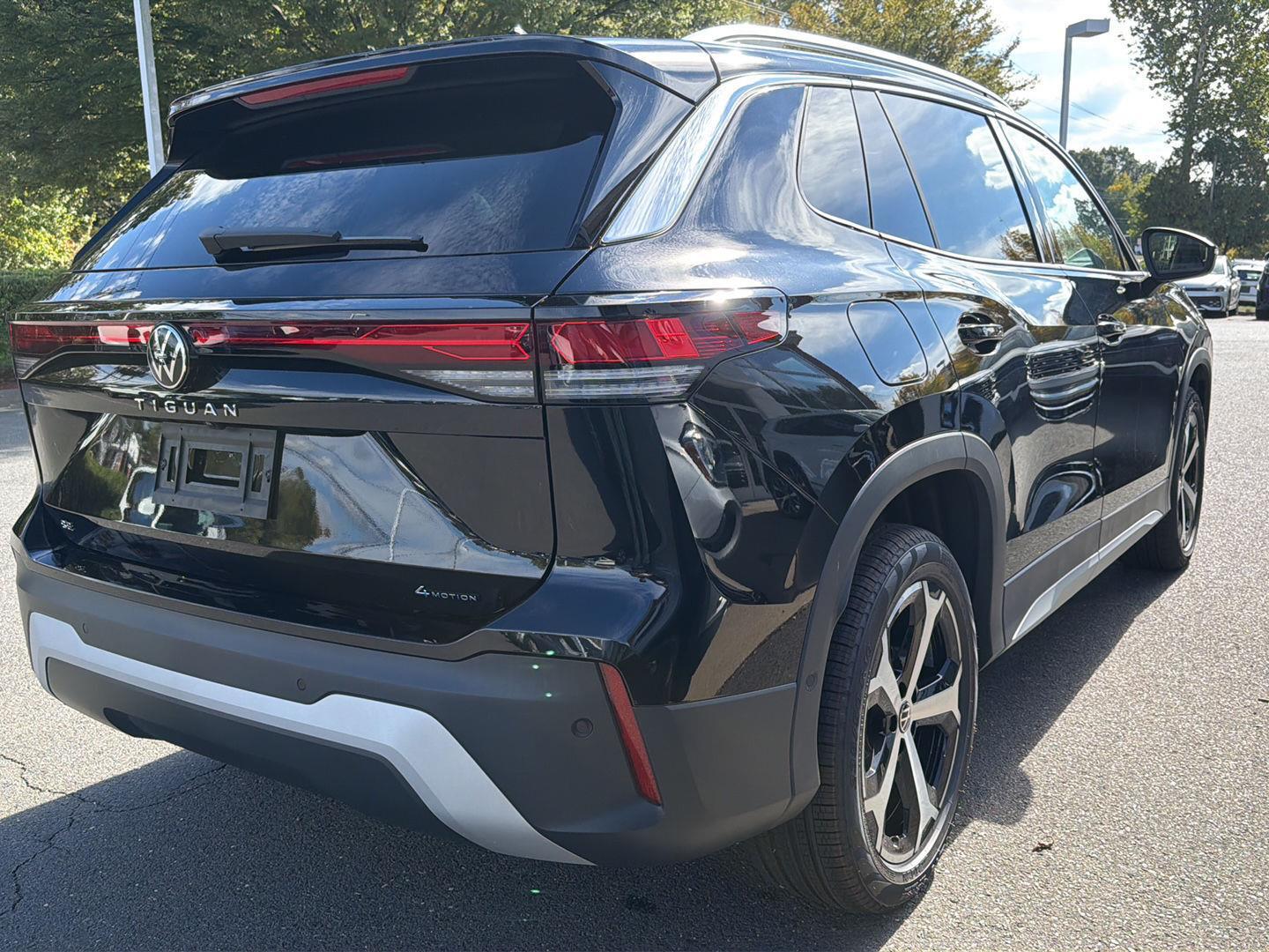 2025 Volkswagen Tiguan SE photo 4