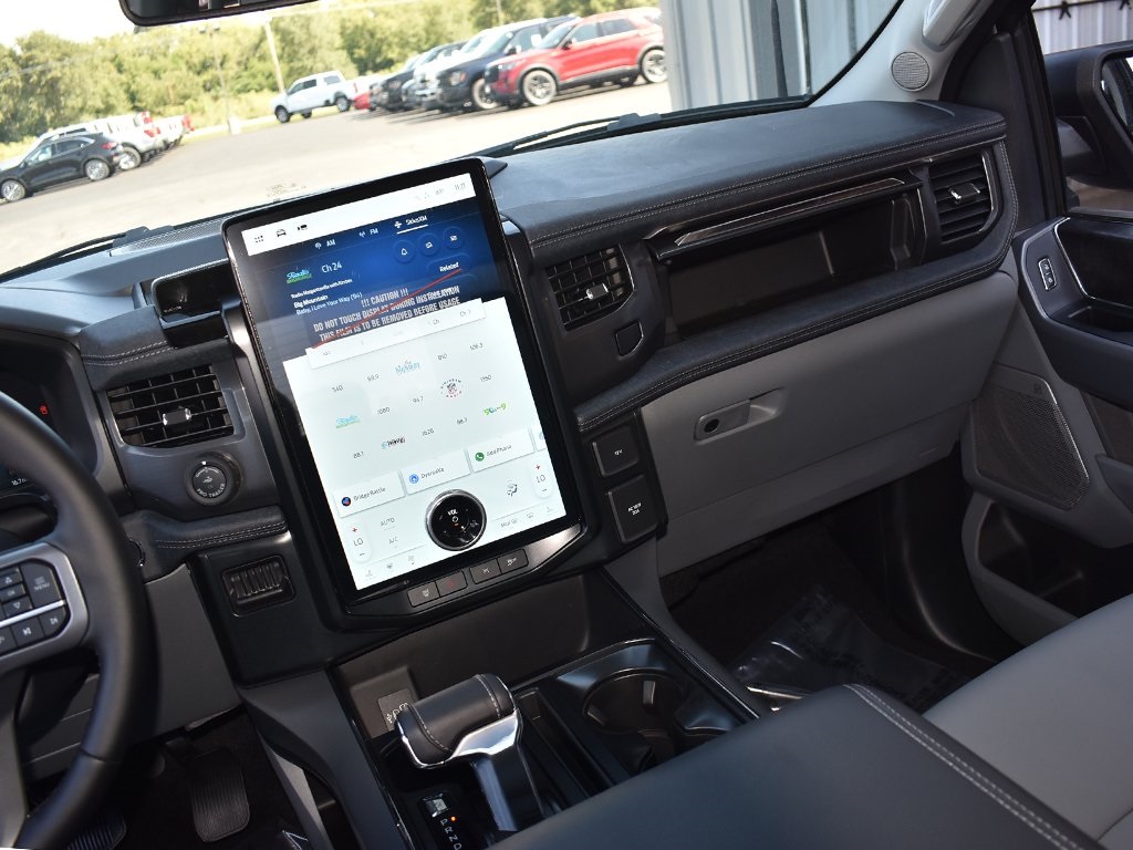 2025 Ford F-150 Lightning XLT photo 19