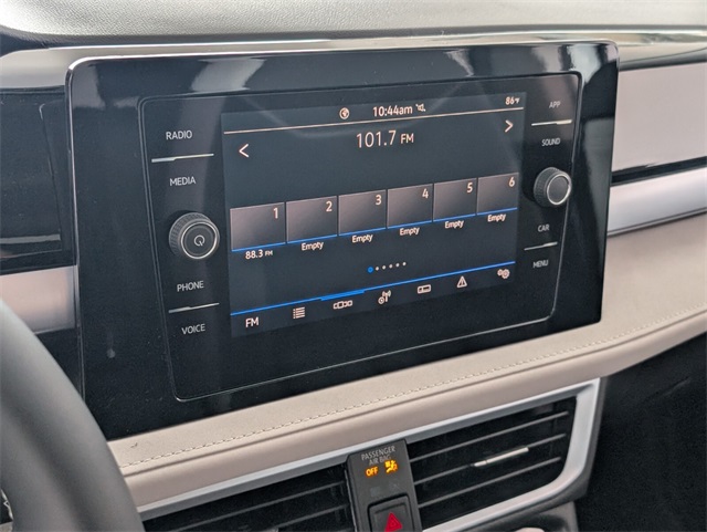 2025 Volkswagen Taos SE photo 10