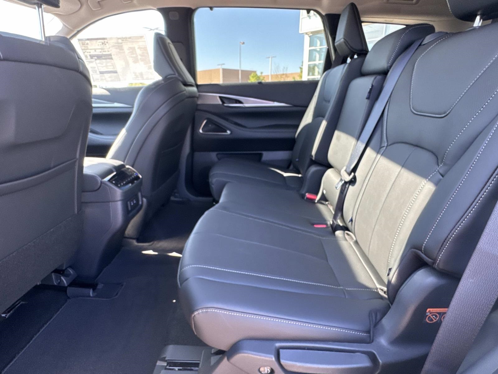 2026 Infiniti QX60 Luxe AWD photo 8