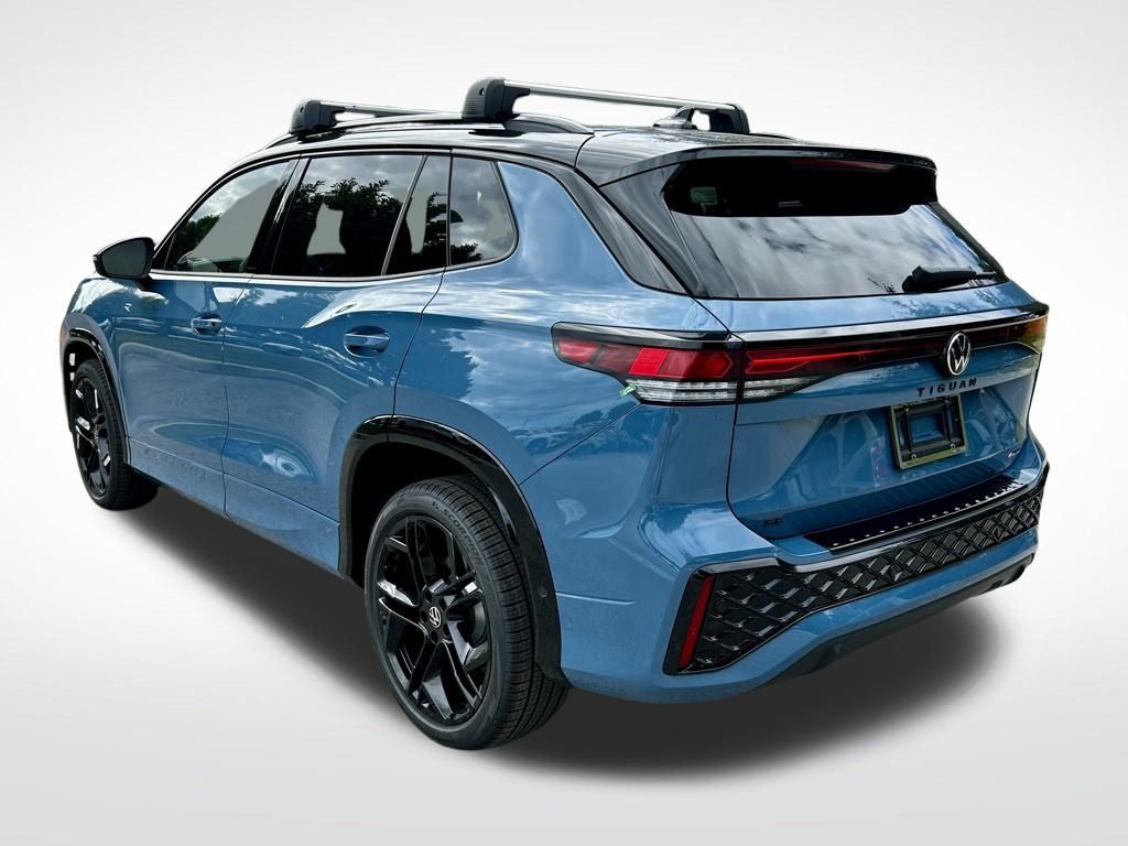 2026 Volkswagen Tiguan SE R-Line Black photo 4