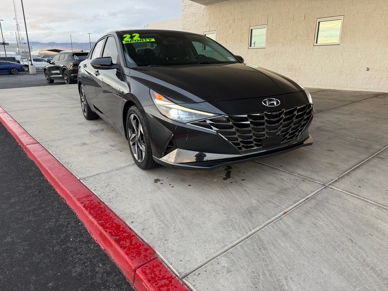 2022 Hyundai Elantra Limited's photo