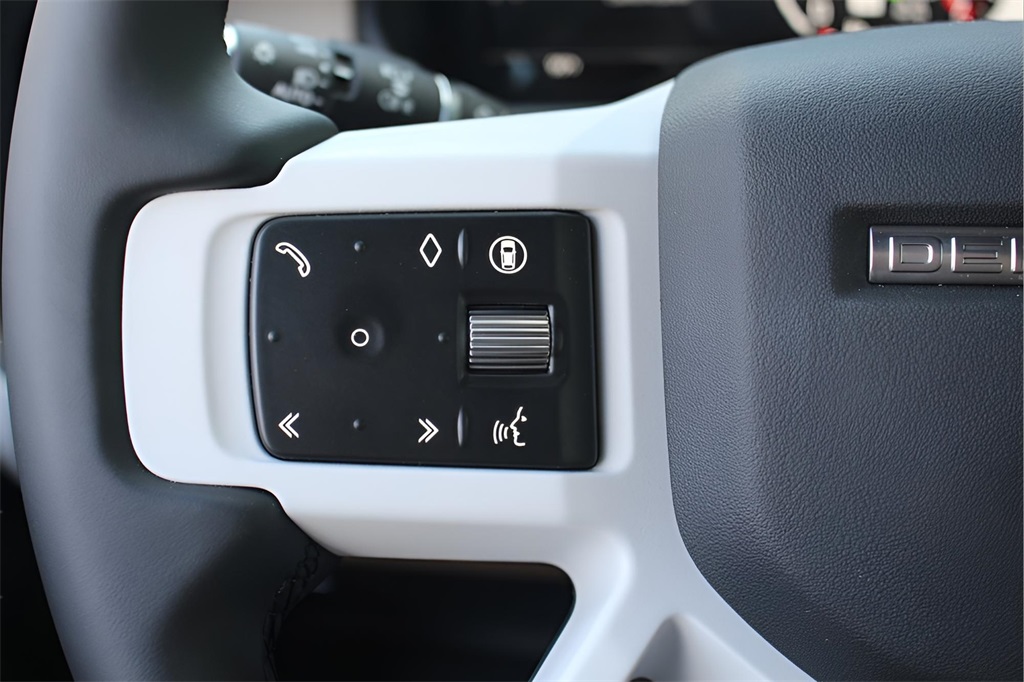 2025 Land Rover Defender 110 S photo 19