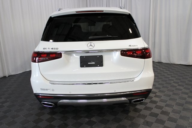 2026 Mercedes Benz GLS 450 4MATIC photo 3
