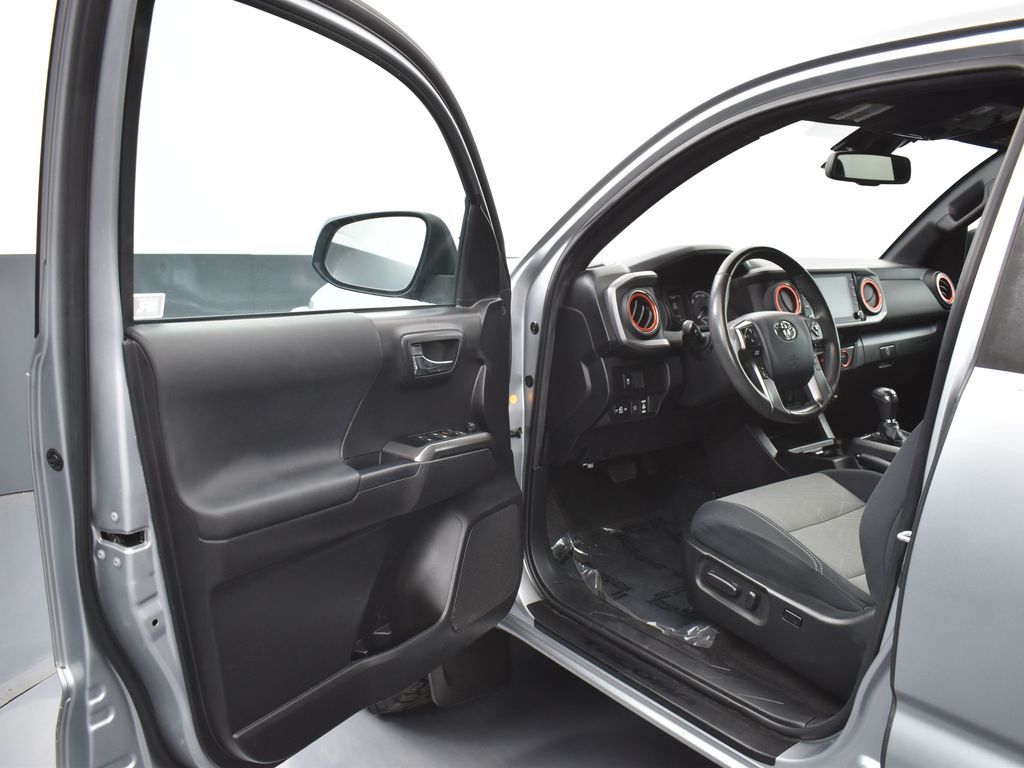 2023 Toyota Tacoma TRD Off-Road photo 4