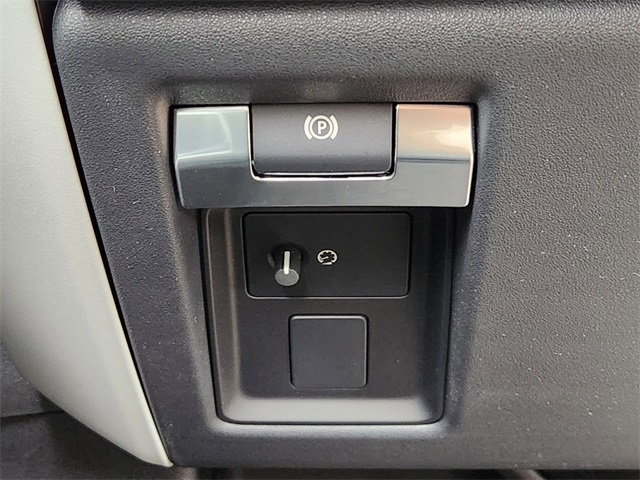 2024 Land Rover Defender 110 S photo 19
