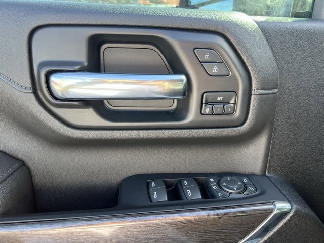 2023 Chevrolet Silverado 3500HD LTZ photo 2