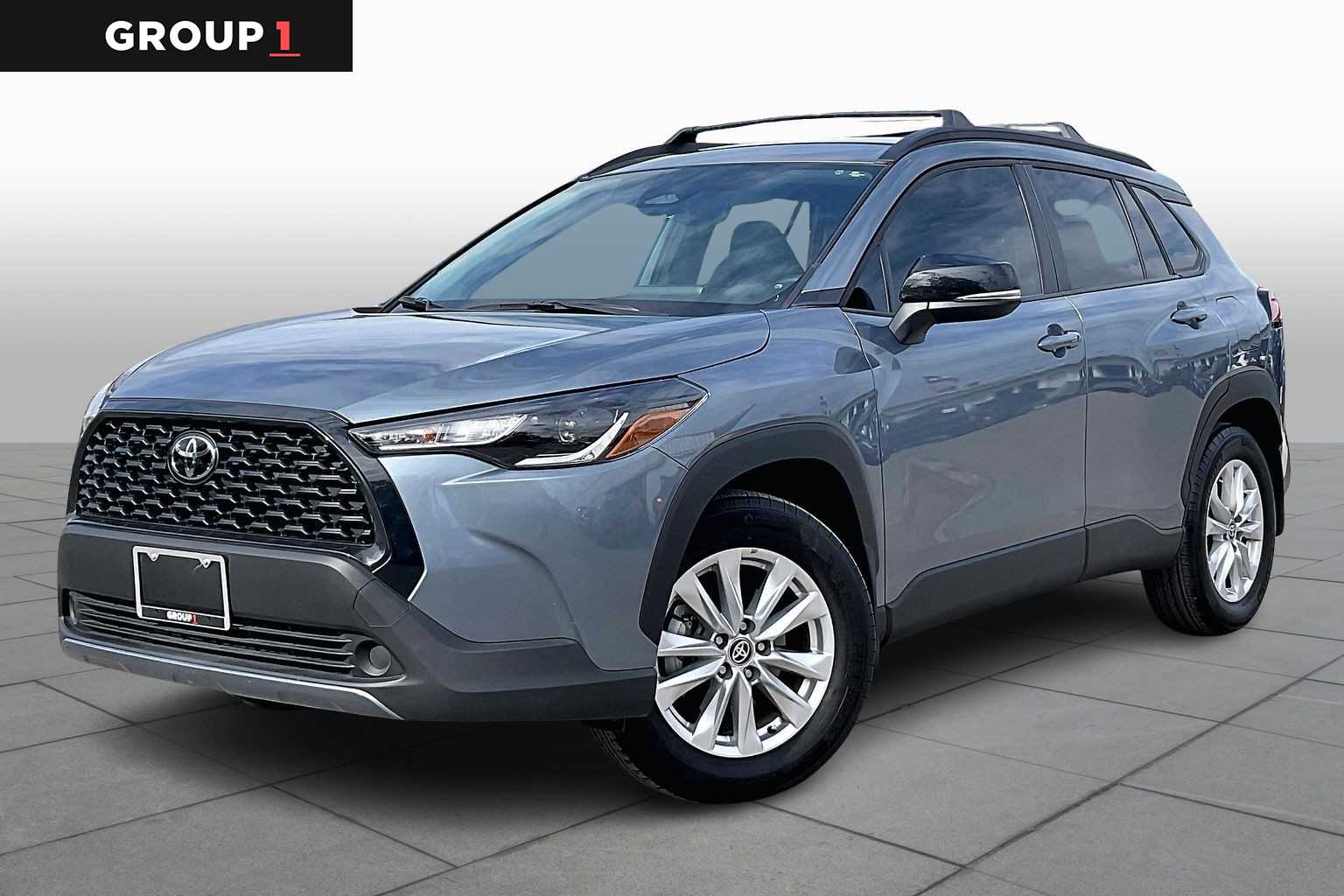 2025 Toyota Corolla Cross LE's photo