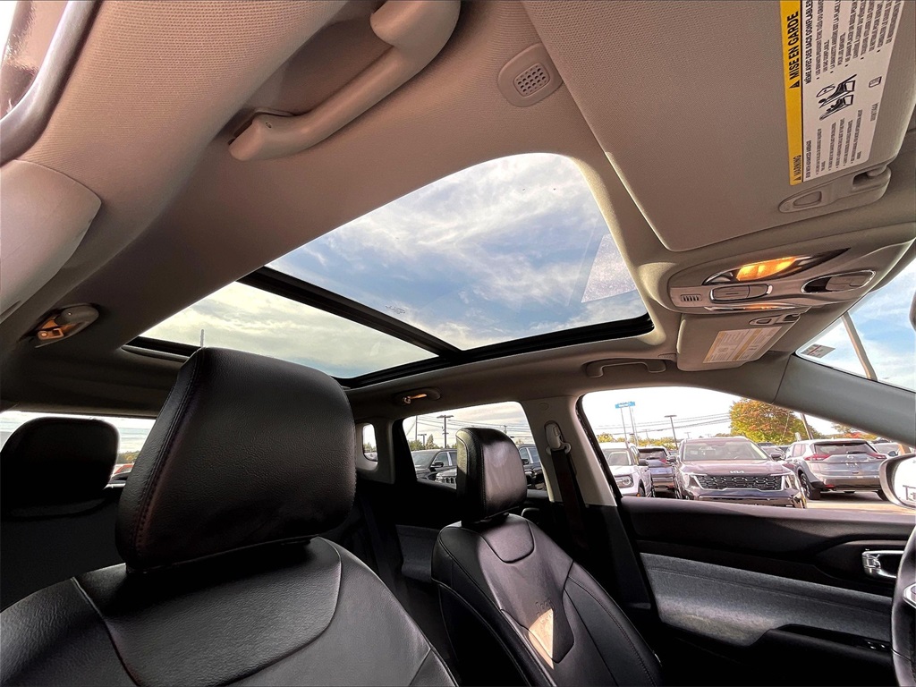 2022 Jeep Compass Latitude Lux photo 21