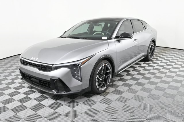 2025 Kia K4 GT-Line photo 2