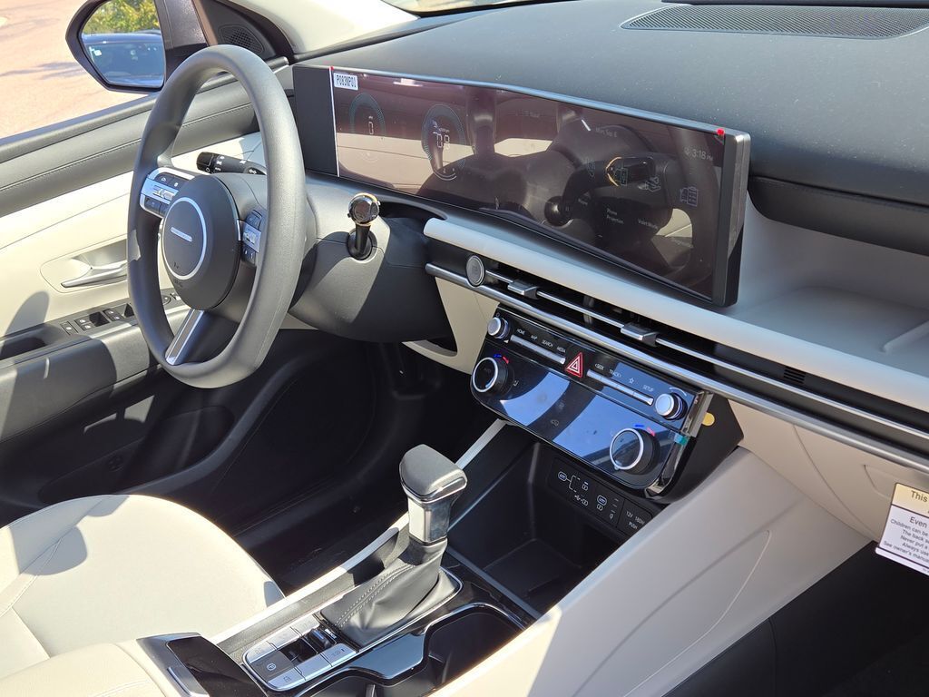 2025 Hyundai Tucson SEL photo 3