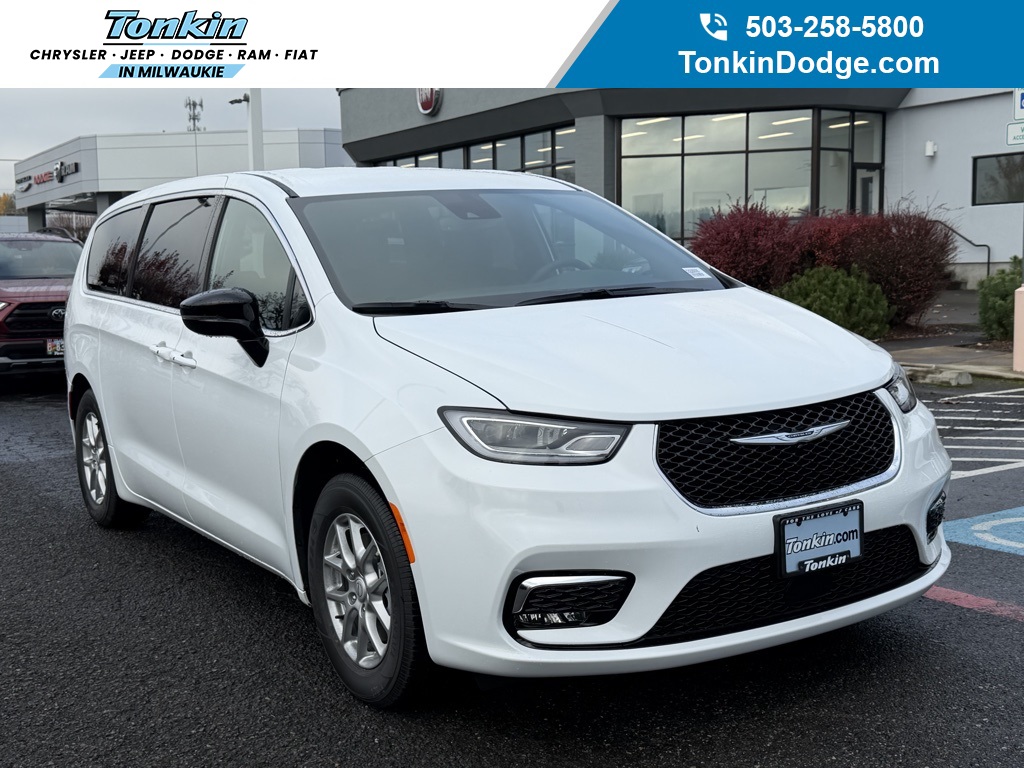 2026 Chrysler Pacifica Select's photo