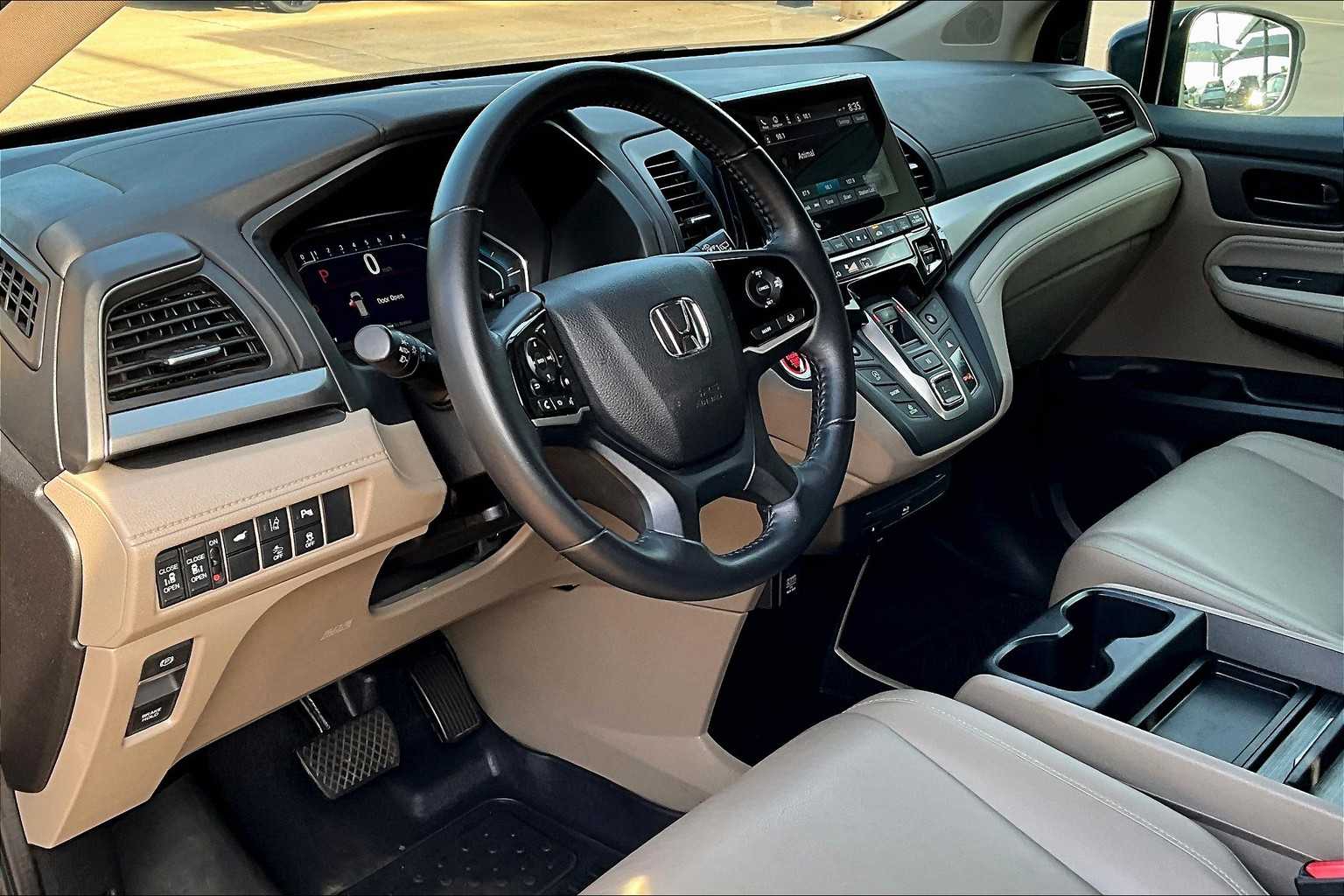 2019 Honda Odyssey Touring photo 16