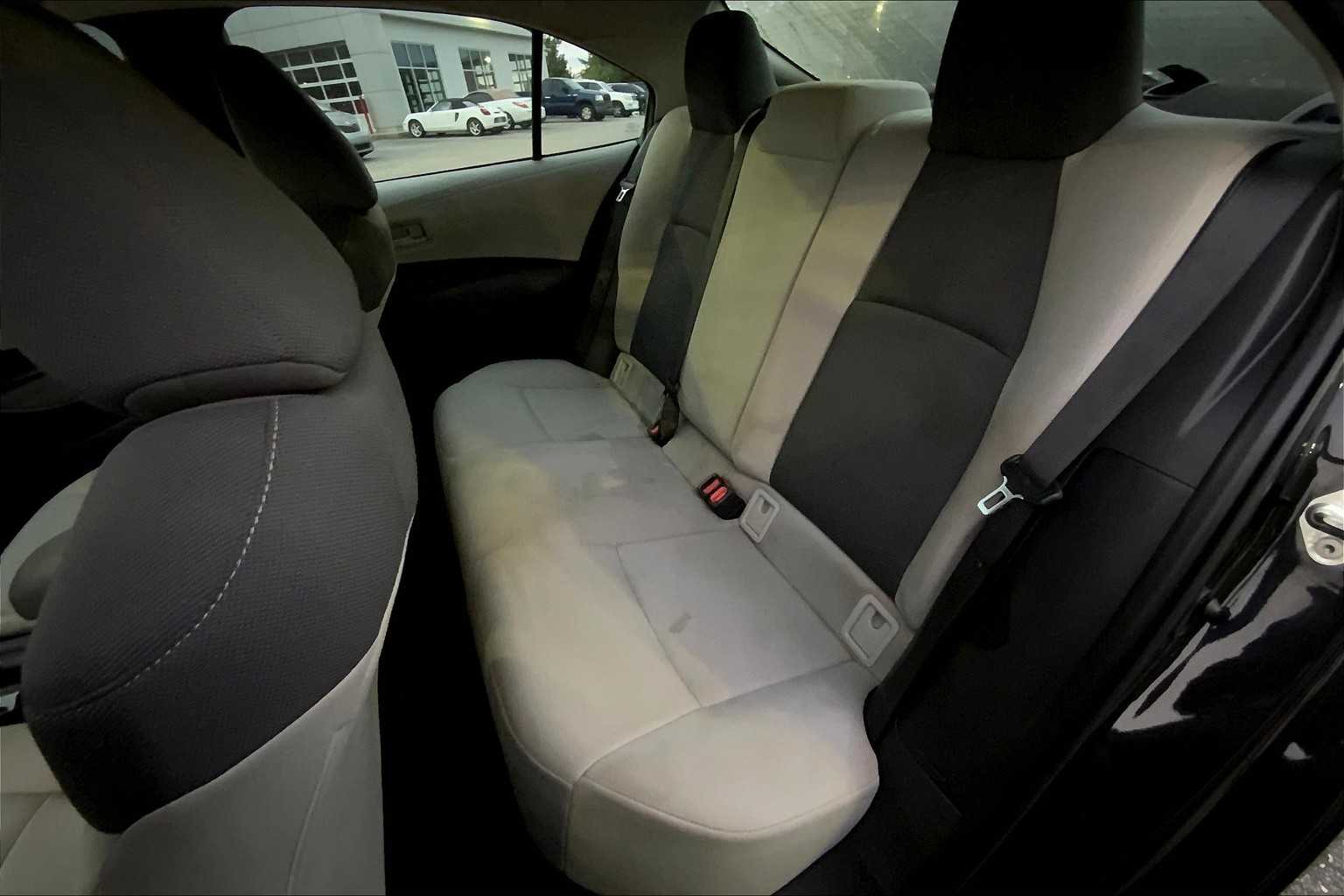 2022 Toyota Corolla L photo 19
