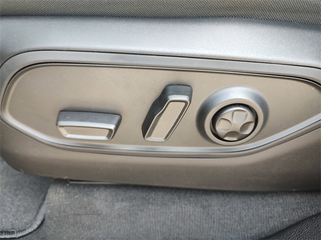 2025 Jeep Grand Cherokee Laredo Altitude photo 28