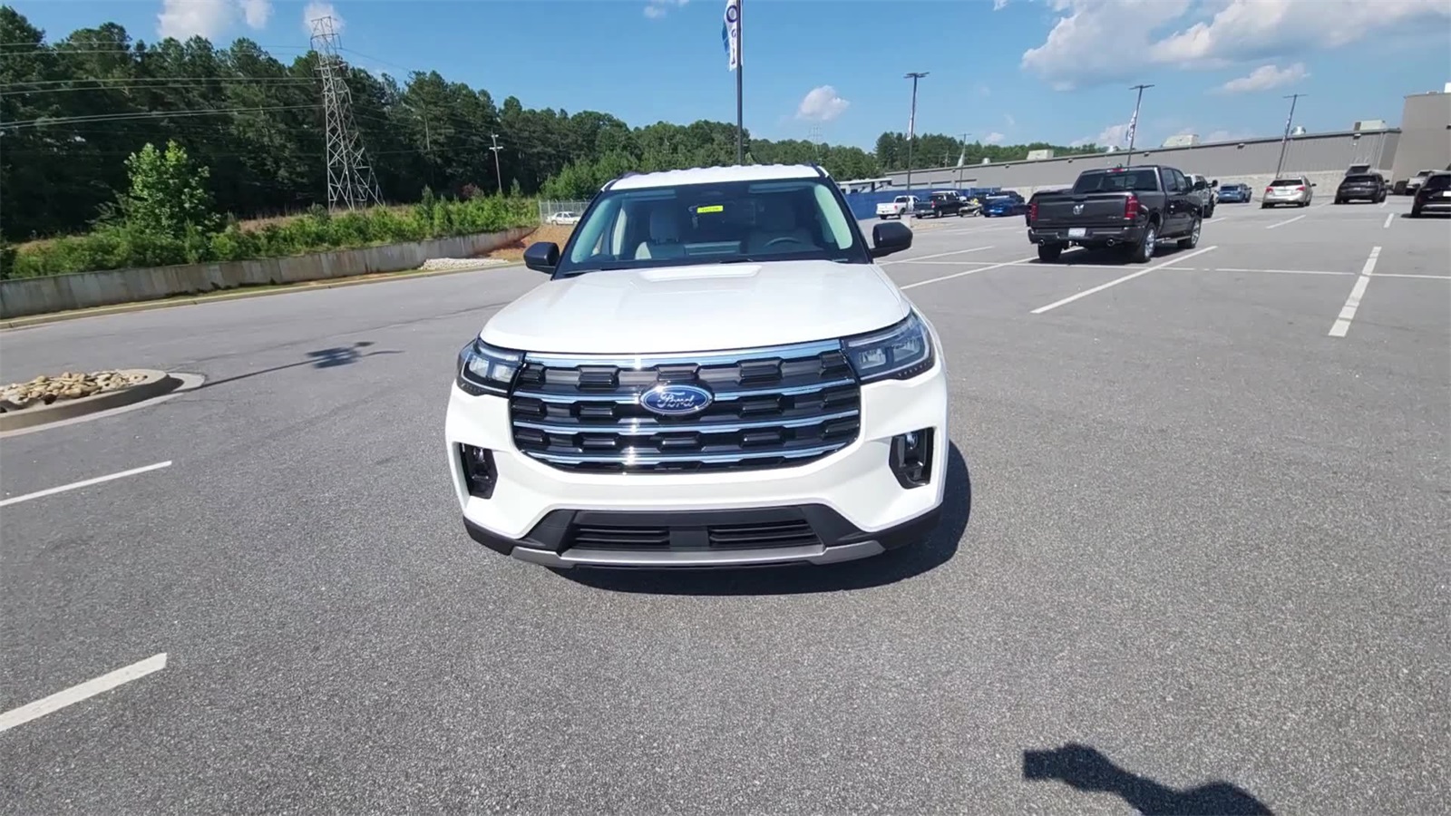 2025 Ford Explorer photo 7
