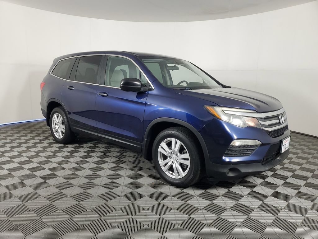 2016 Honda Pilot LX photo 2