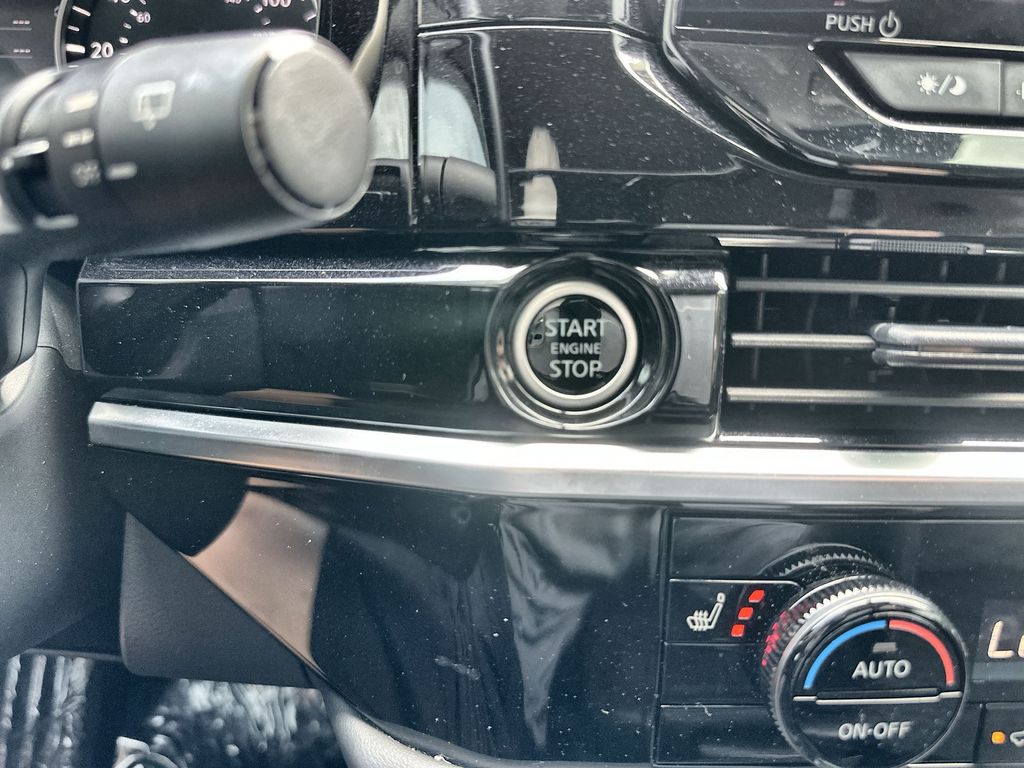 2024 Nissan Pathfinder SV photo 16