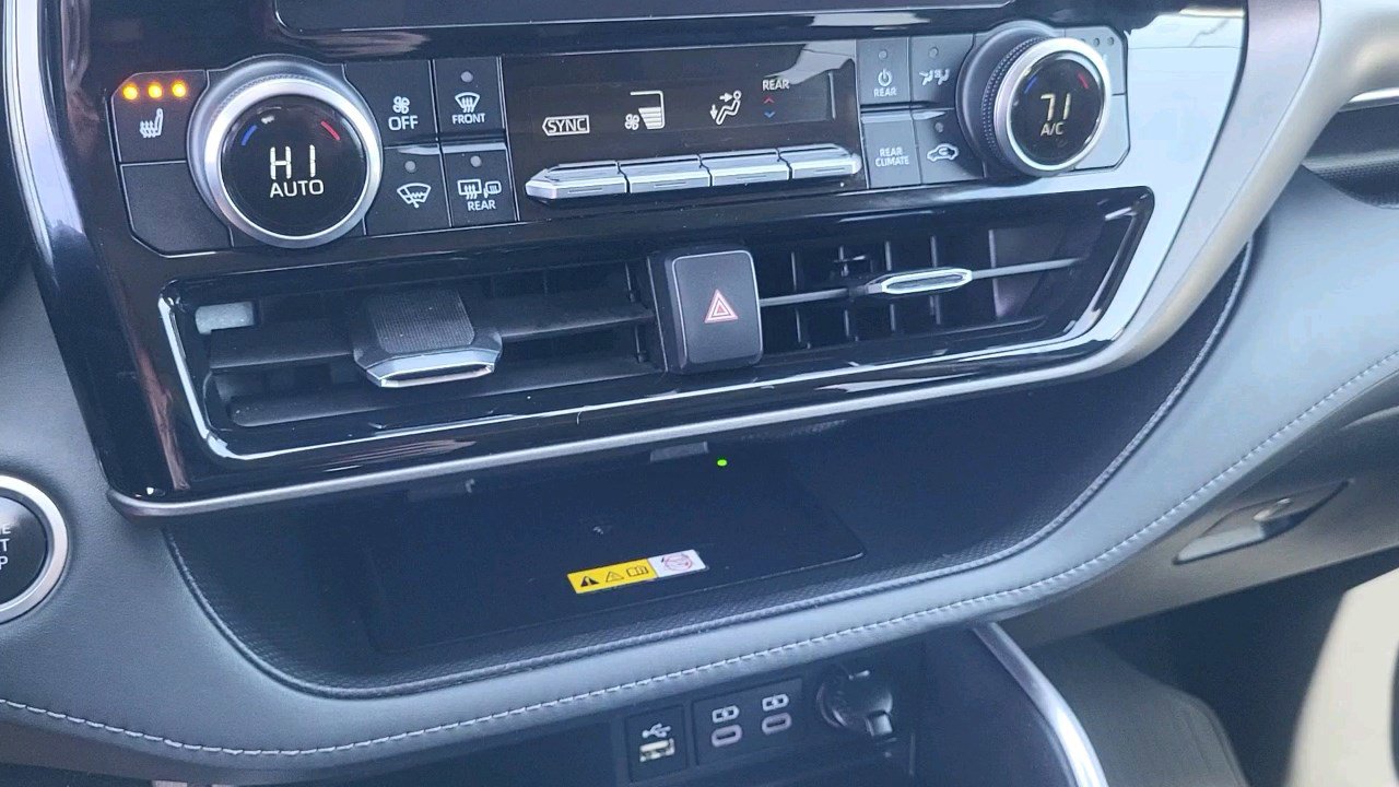 2024 Toyota Highlander XLE photo 16