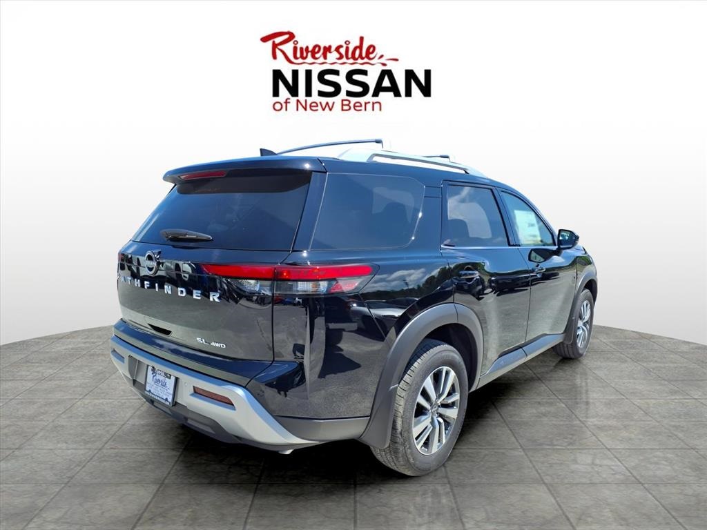 2025 Nissan Pathfinder SL photo 2