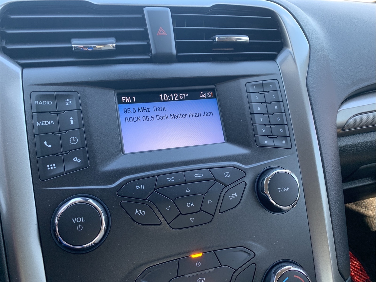 2020 Ford Fusion S photo 19