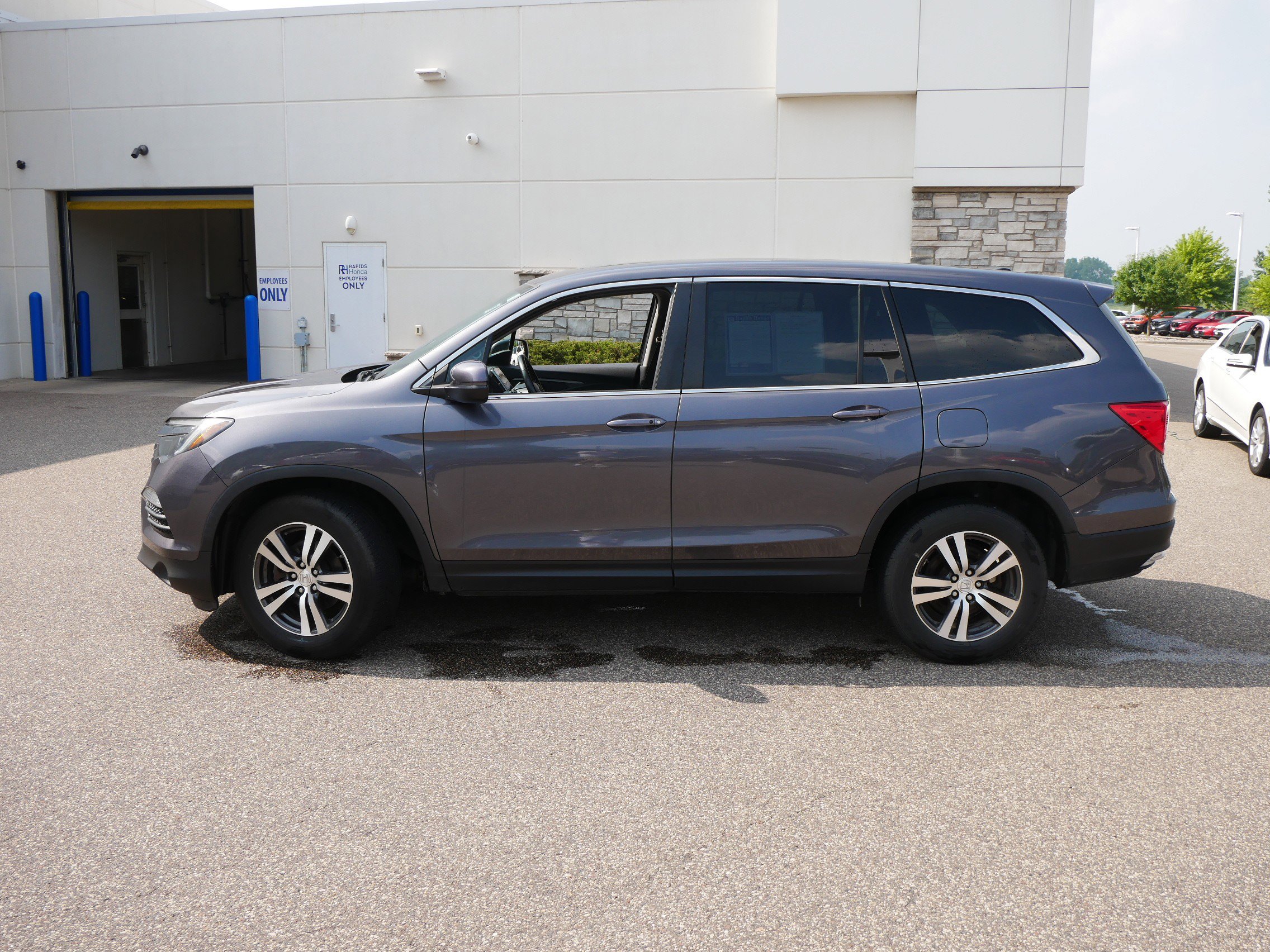 Used 2018 Honda Pilot EX-L with VIN 5FNYF6H57JB038932 for sale in Coon Rapids, Minnesota
