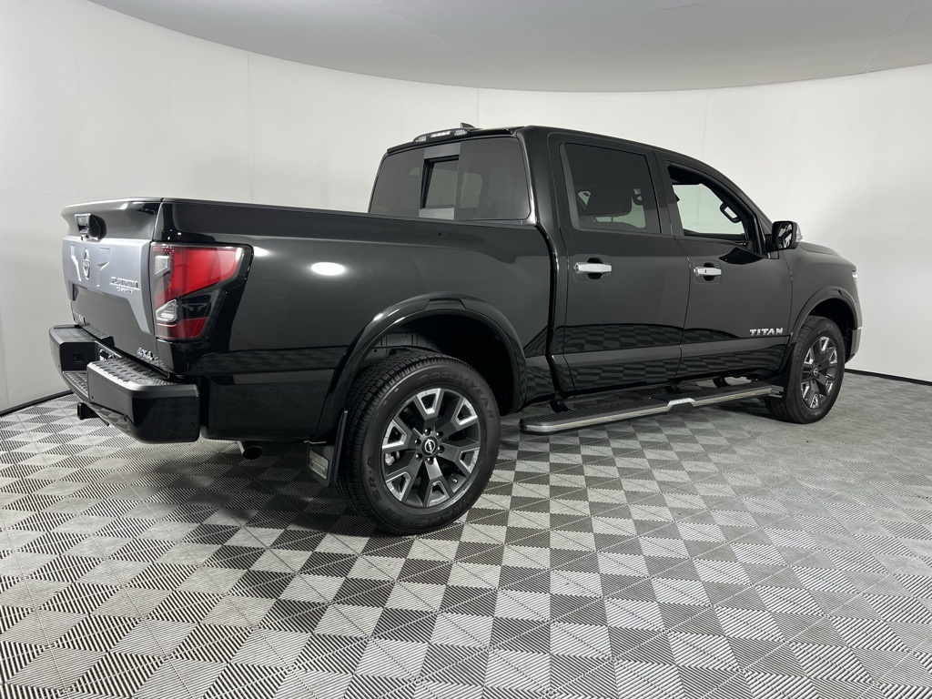 2023 Nissan Titan Platinum Reserve photo 4