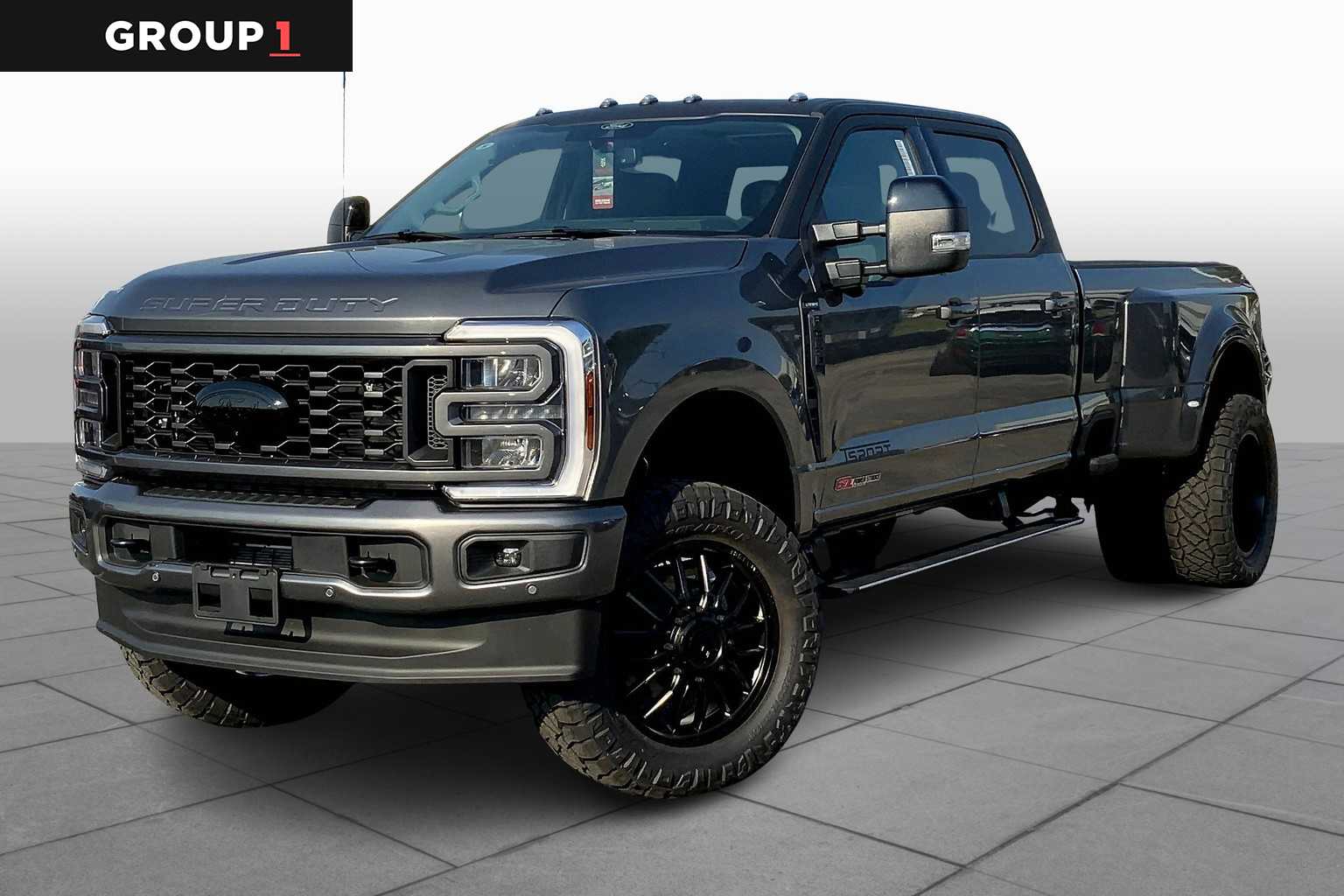 2025 Ford F-350 Super Duty Lariat's photo