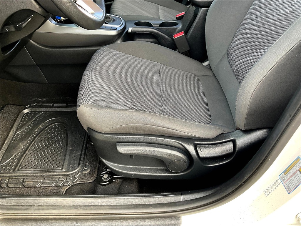 2023 Kia Seltos LX photo 30