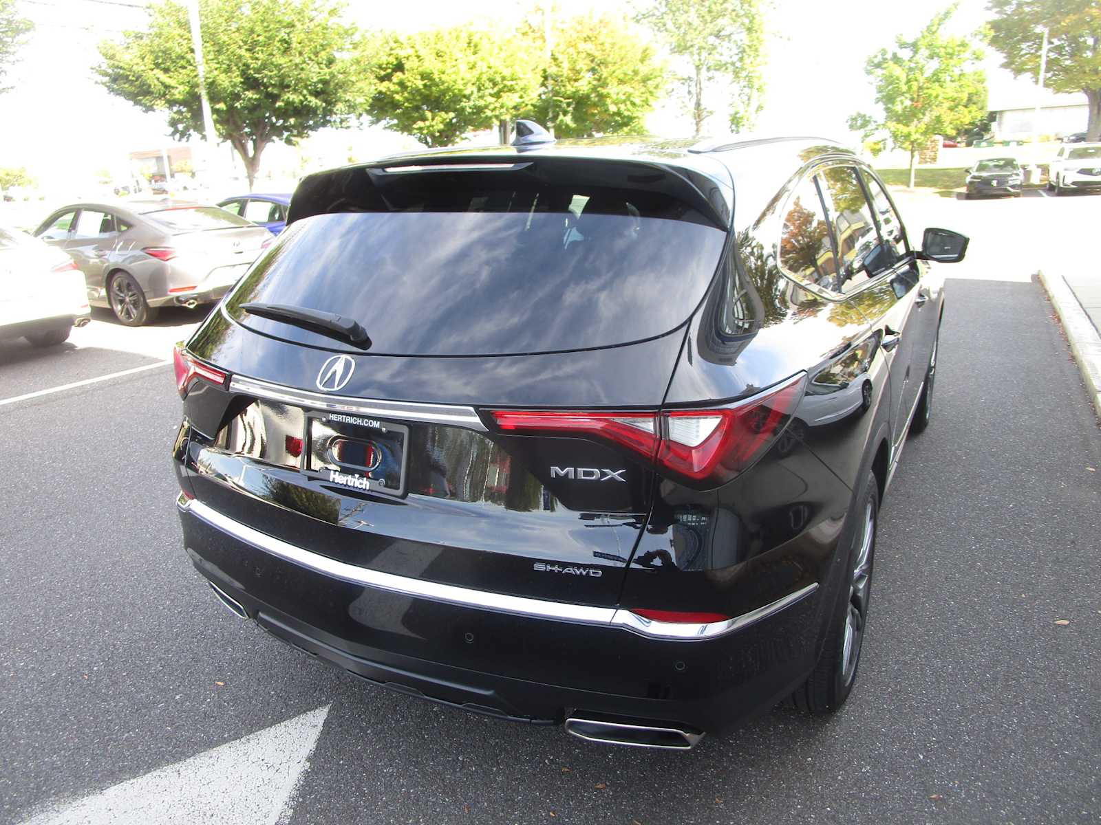 2024 Acura MDX SH-AWD Advance photo 5