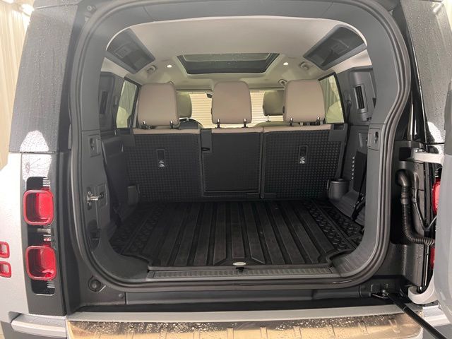 2020 Land Rover Defender 110 photo 15