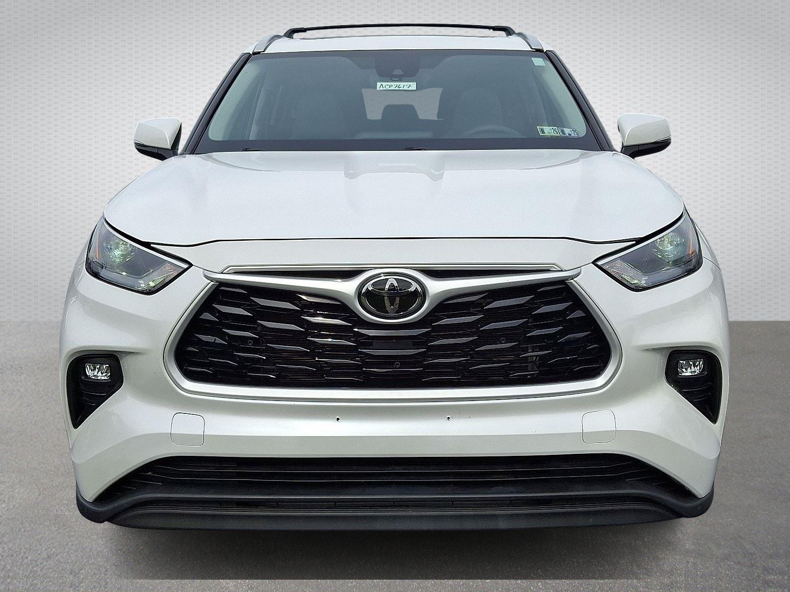 2024 Toyota Highlander LE photo 2