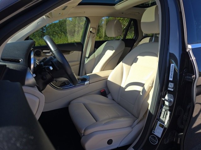 2020 Mercedes Benz GLC 300 photo 9