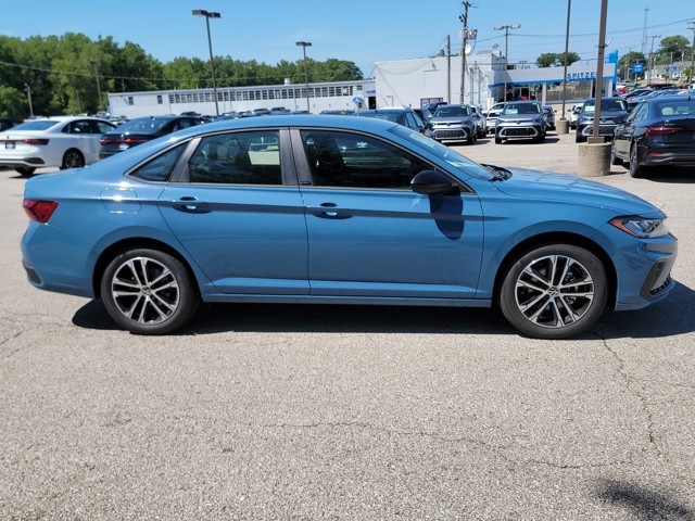 2025 Volkswagen Jetta 1.5T Sport photo 3