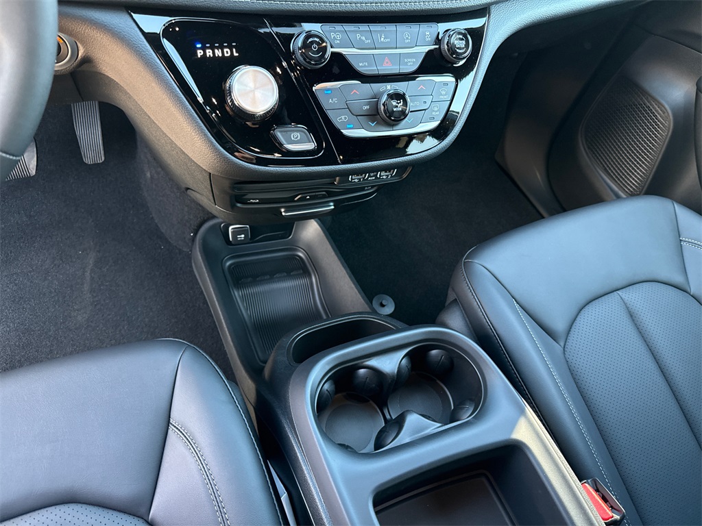 2025 Chrysler Pacifica photo 27
