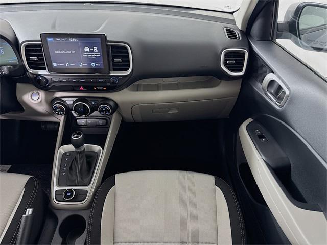 2025 Hyundai Venue SEL photo 28