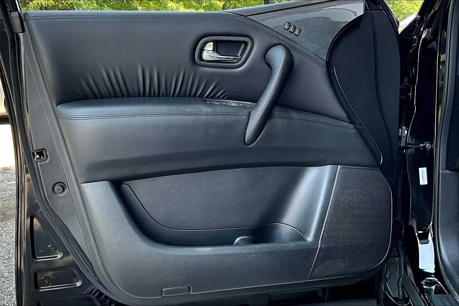 2023 Nissan Armada SL photo 11