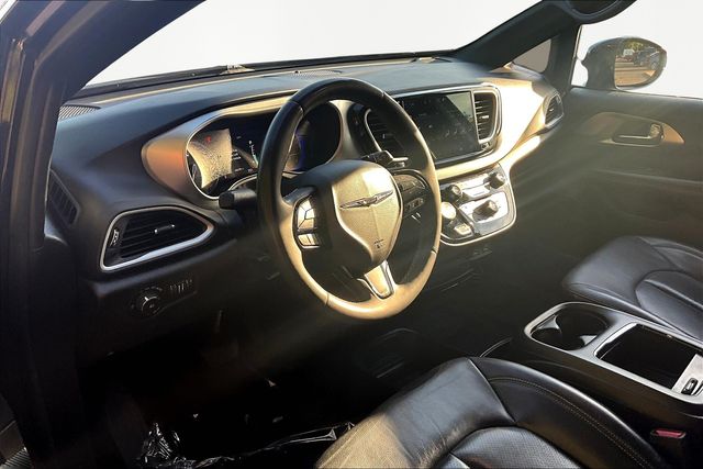 2022 Chrysler Pacifica Touring L photo 12