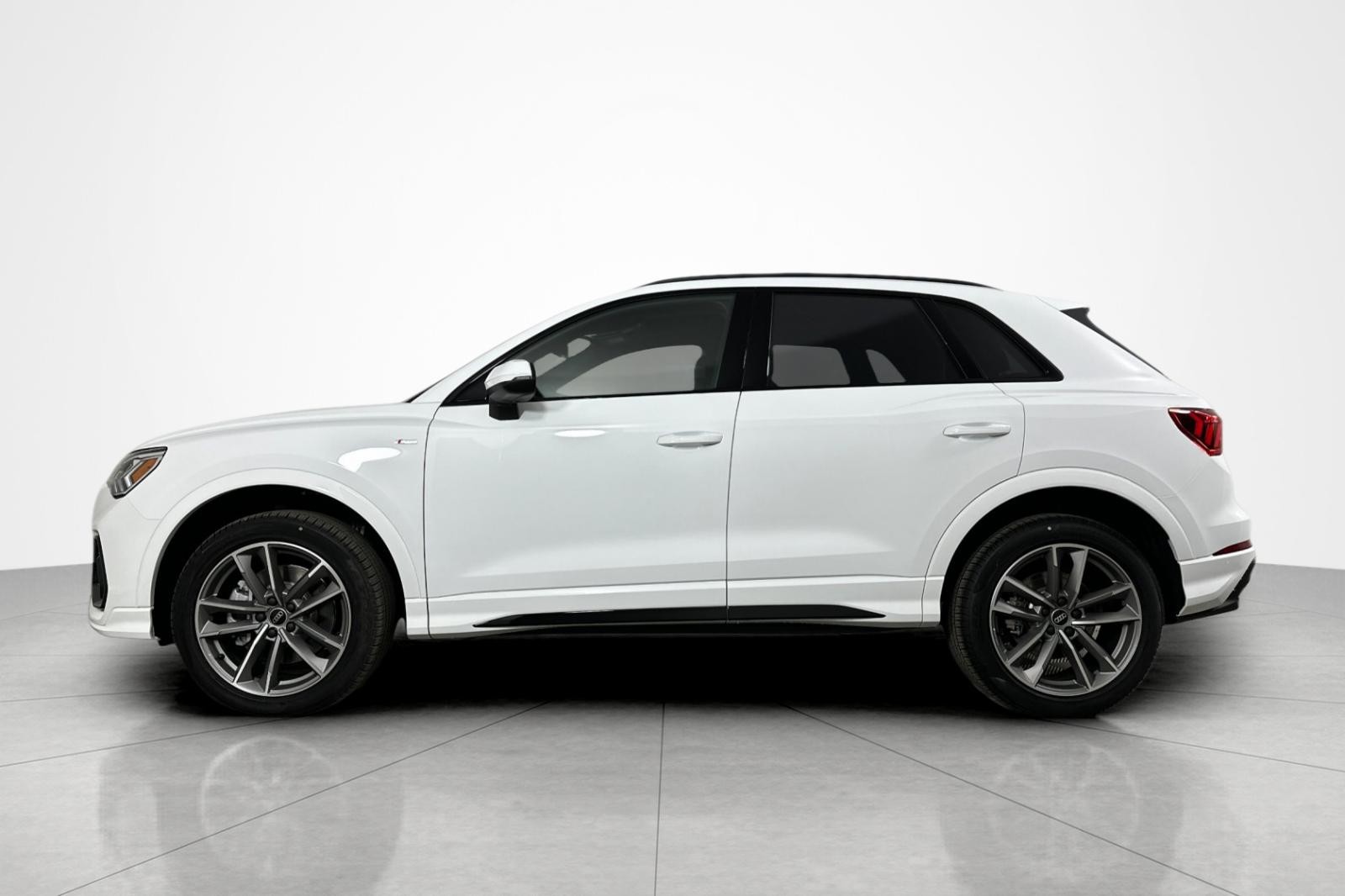 2025 Audi Q3 S line Premium 45 TFSI photo 3