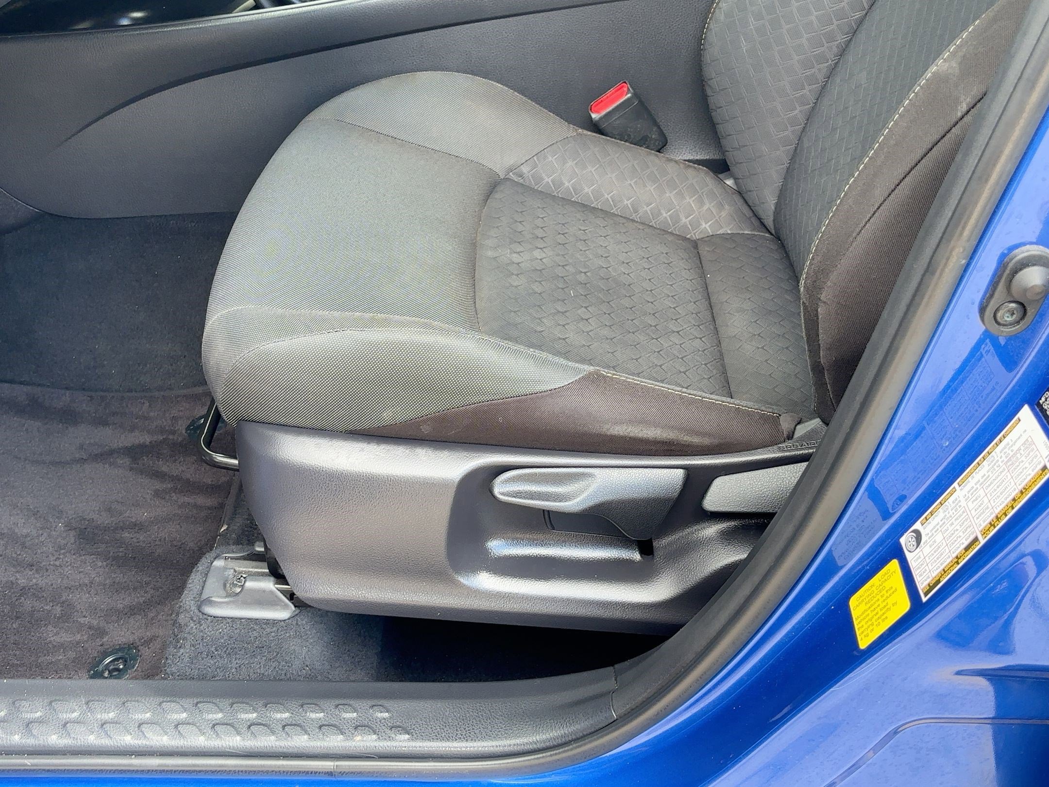 2020 Toyota C-HR LE photo 13