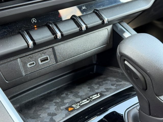 2025 Chevrolet Colorado LT photo 19