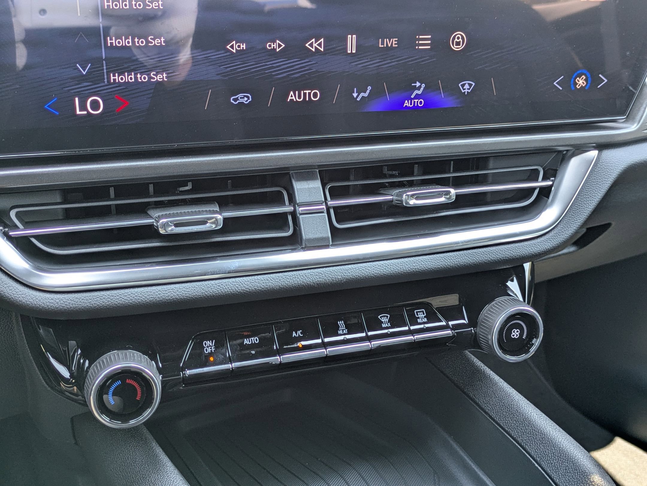 2025 Chevrolet Equinox EV 1LT photo 18